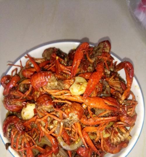 夜宵C位麻辣小龙虾的做法是什么？如何在家轻松制作？