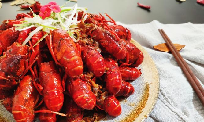 夜宵C位麻辣小龙虾的做法是什么？如何在家轻松制作？