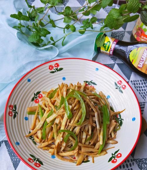 野笋炒咸菜怎么做？步骤和技巧有哪些？