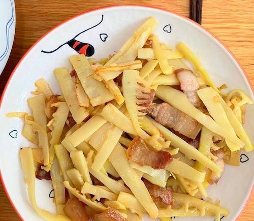野蒜炒咸肉丝的做法是什么？如何炒出美味的野蒜咸肉丝？