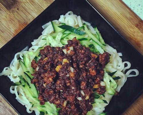 野生蘑菇炸酱面怎么做？有哪些独特步骤和技巧？