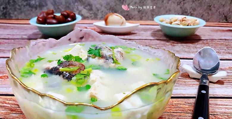 野生鲤鱼豆腐汤怎么做才美味？步骤和技巧有哪些？