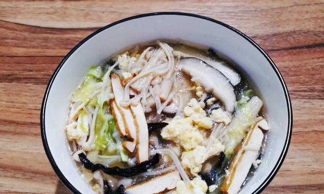 野生菌汤怎么做？有哪些健康益处？