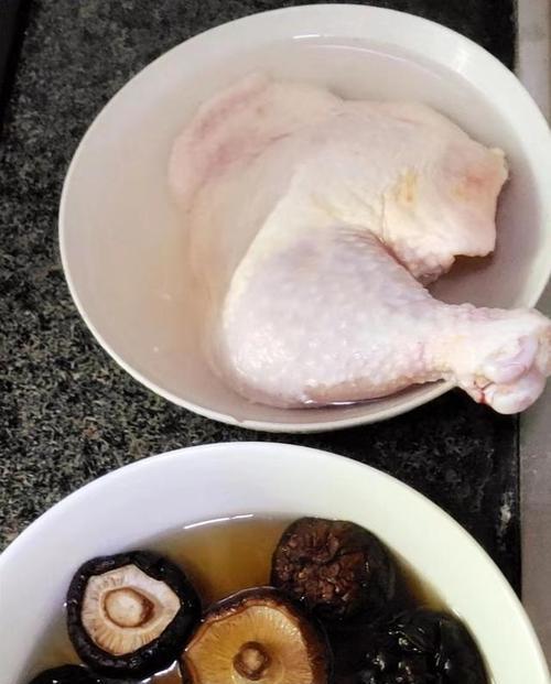 野生菌菇汤怎么做才美味？常见问题有哪些？