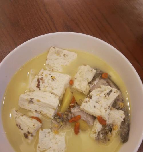 野生鲫鱼豆腐汤怎么做？有哪些步骤和技巧？