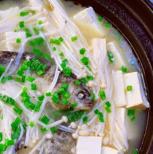 野生鲫鱼豆腐汤怎么做？有哪些步骤和技巧？