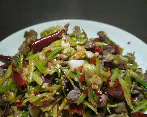 野山椒炒牛肉怎么做？步骤和技巧有哪些？