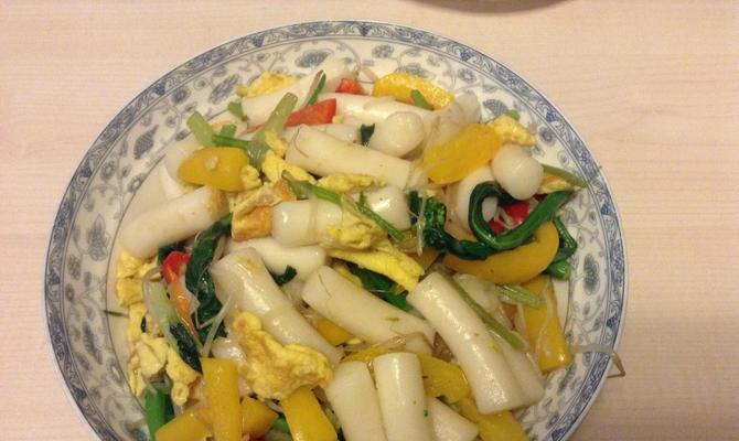 野芹菜番茄炒年糕怎么做？步骤和技巧有哪些？