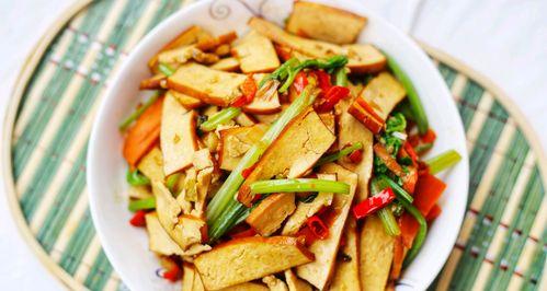野芹菜炒香肠怎么做？步骤和技巧有哪些？
