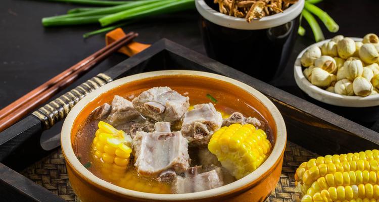 野菇青酱炖饭的做法是什么？如何在家轻松制作？