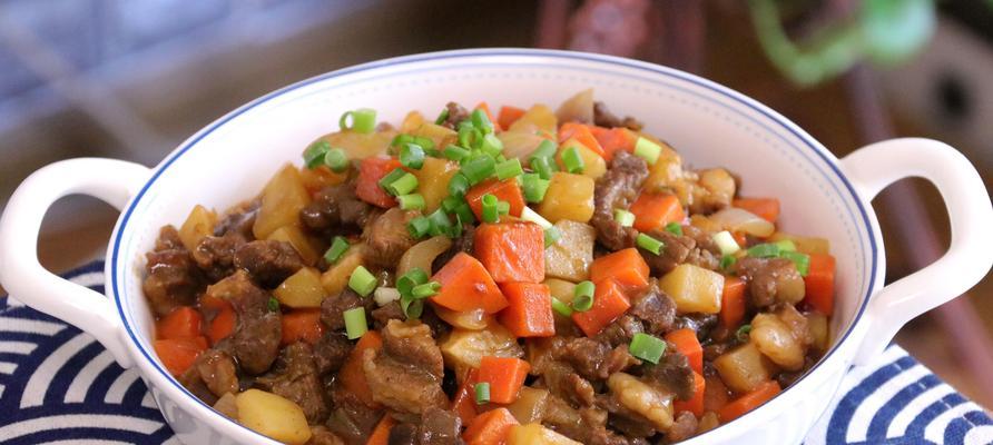 野菇青酱炖饭的做法是什么？如何在家轻松制作？