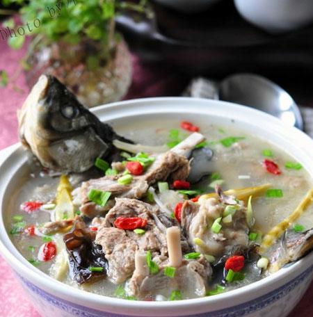 野葛菜鲫鱼汤怎么做？有哪些健康益处？