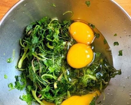 野菜煎饼怎么做？有哪些简单易学的步骤？
