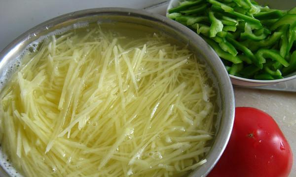 野菜花炒土豆丝怎么做才好吃？独家做法分享！