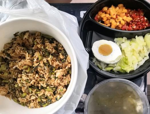 野菜炒饭怎么做？有哪些简单步骤和技巧？