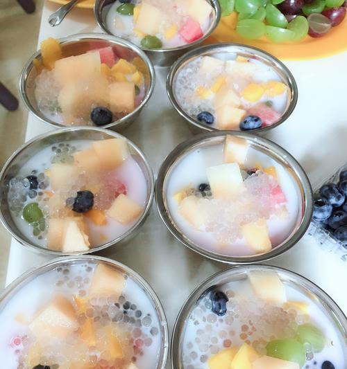 椰子汁水果西米露怎么做？有哪些步骤和技巧？