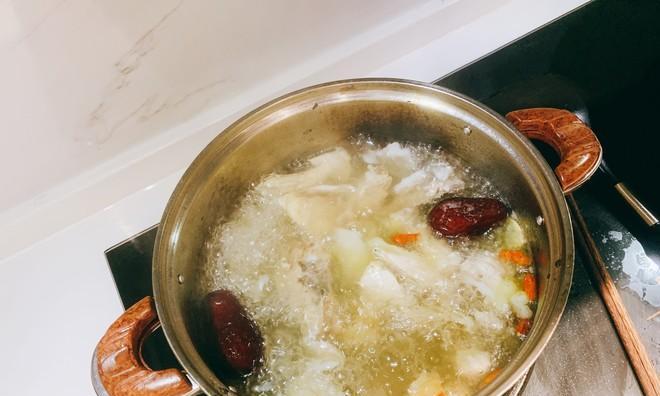 椰子鲜鸡汤怎么做？有哪些步骤和技巧？