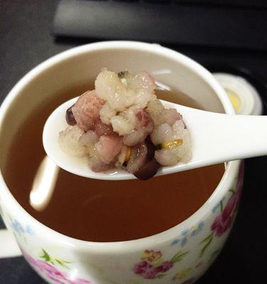 椰子乌鸡薏米汤怎么做？有哪些健康益处？