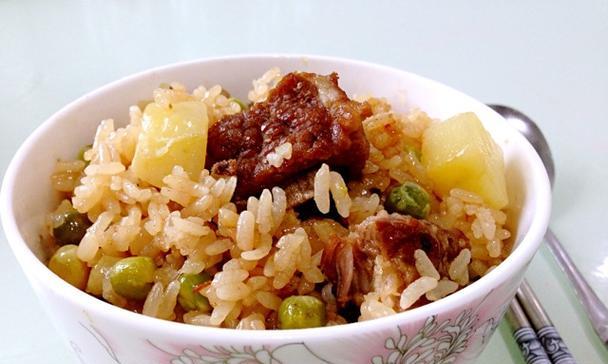 椰子肉排骨糯米饭的做法是什么？如何做出美味的椰子肉排骨糯米饭？