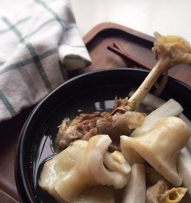 椰子肉炖鸡汤的做法是什么？如何炖出鲜美的椰子鸡汤？