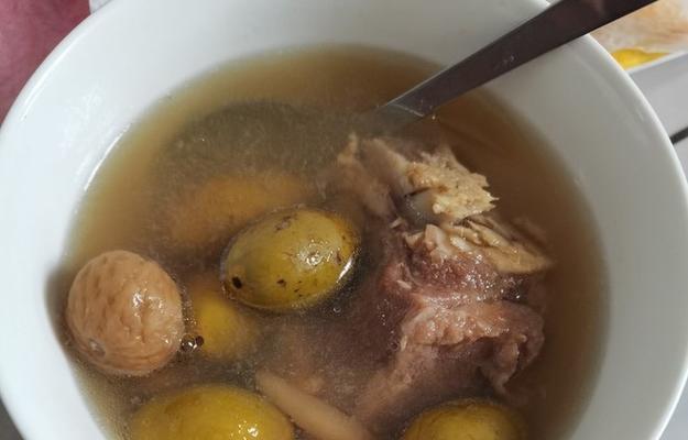 椰子排骨鸡汤怎么做？有哪些步骤和技巧？