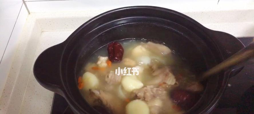椰子炖小母鸡的做法是什么？步骤和技巧有哪些？