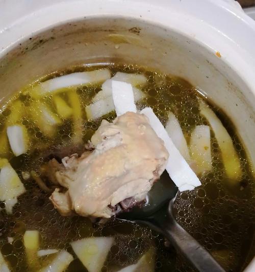椰子炖乌鸡汤的做法是什么？如何炖制才能保持原汁原味？