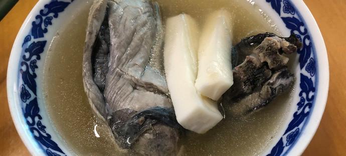 椰子炖乌鸡汤的做法是什么？如何炖制才能保持原汁原味？