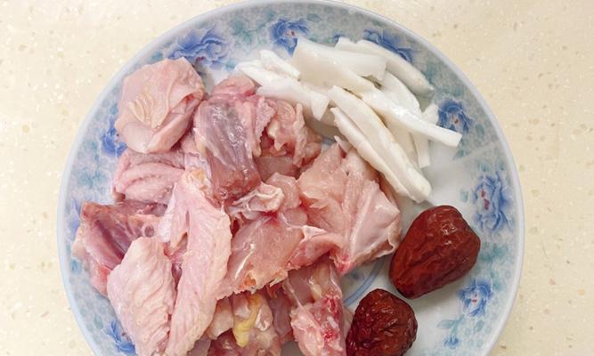 椰子炖鸡怎么做？步骤和技巧有哪些？