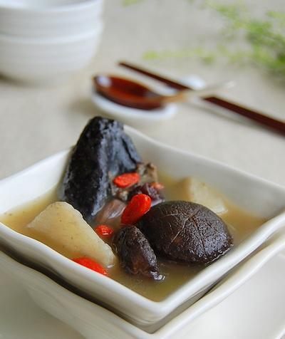椰子煲乌鷄的做法是什么？步骤详解及常见问题解答？