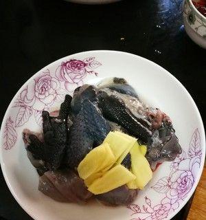 椰子煲乌鸡的做法是什么？如何煲制才更美味？