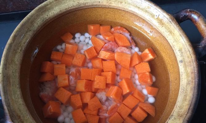 椰汁芡实香芋煲怎么做？步骤和技巧有哪些？