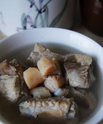 椰肉椰汁排骨汤怎么做？有哪些步骤和技巧？