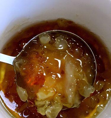 椰奶桃胶的做法是什么？如何在家轻松制作？