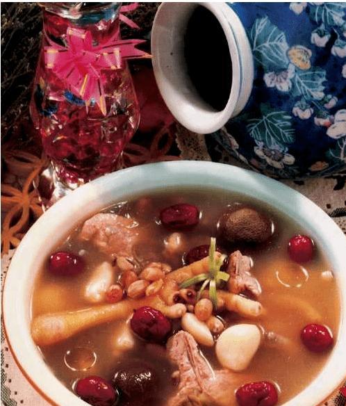药膳养生鸡的做法是什么？如何在家轻松制作？