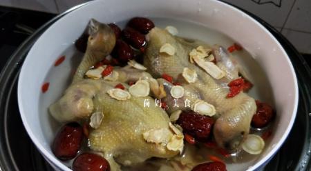 药膳鸽子汤的做法是什么？如何在家轻松制作？