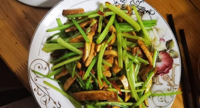 药芹炒香干怎么做？步骤和技巧有哪些？