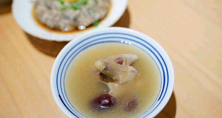 药材鸽子汤怎么做？有哪些健康益处？