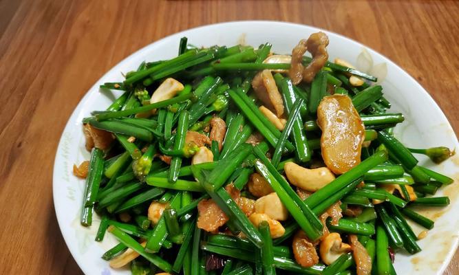 腰果香菇炒芥兰梗的做法是什么？步骤详细吗？