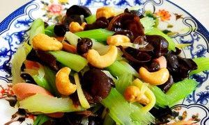 腰果仁炝芹菜怎么做？步骤和技巧有哪些？