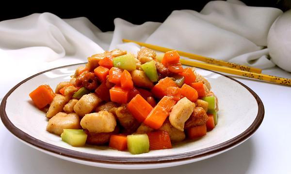 腰果鸡丁的做法是什么？如何在家轻松制作？
