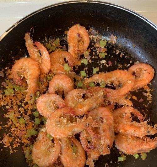 腰果花生炒虾怎么做？有哪些步骤和技巧？