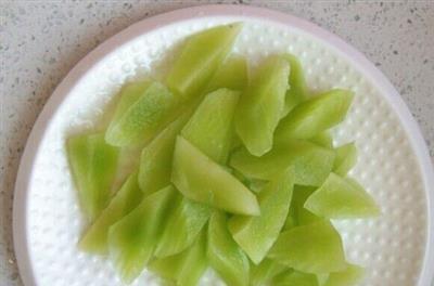 腰果炒莴笋怎么做？步骤和技巧有哪些？