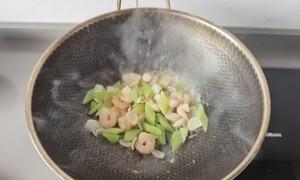 腰果百合炒虾仁怎么做？步骤和技巧有哪些？
