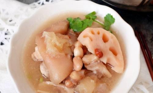 养生莲藕汤怎么做？有哪些健康益处？