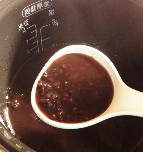 养生黑米红枣粥怎么做？有哪些健康益处？