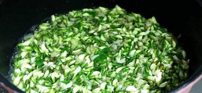 洋槐花饺子怎么做？有哪些独特步骤和技巧？