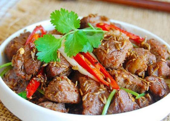 洋葱孜然羊肉怎么做？步骤和技巧有哪些？