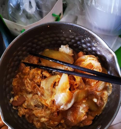 洋葱猪肉亲子丼怎么做？步骤和技巧有哪些？