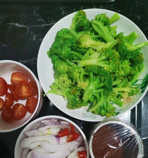 洋葱柚子炒番茄怎么做？有哪些步骤和技巧？